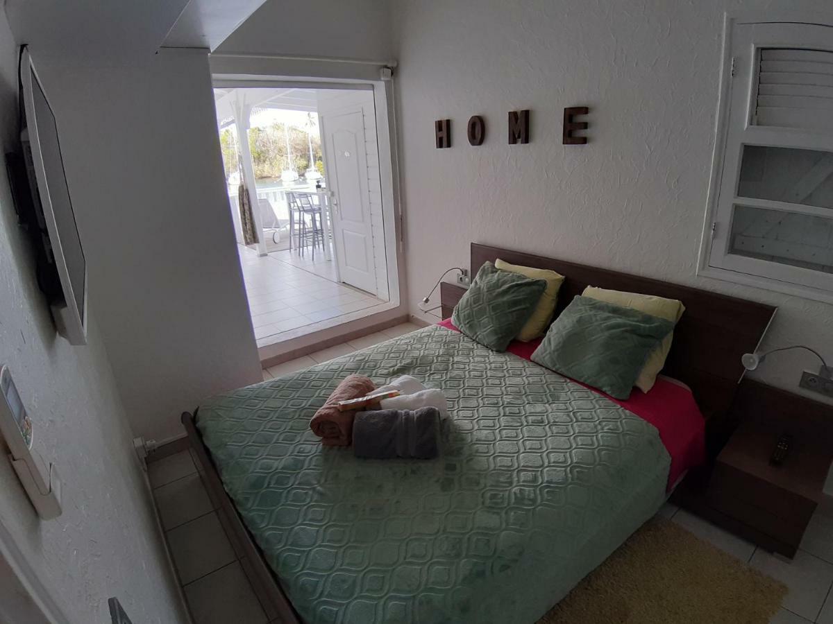 Appartement cosy avec jacuzzi à la marina Le Gosier  Extérieur photo