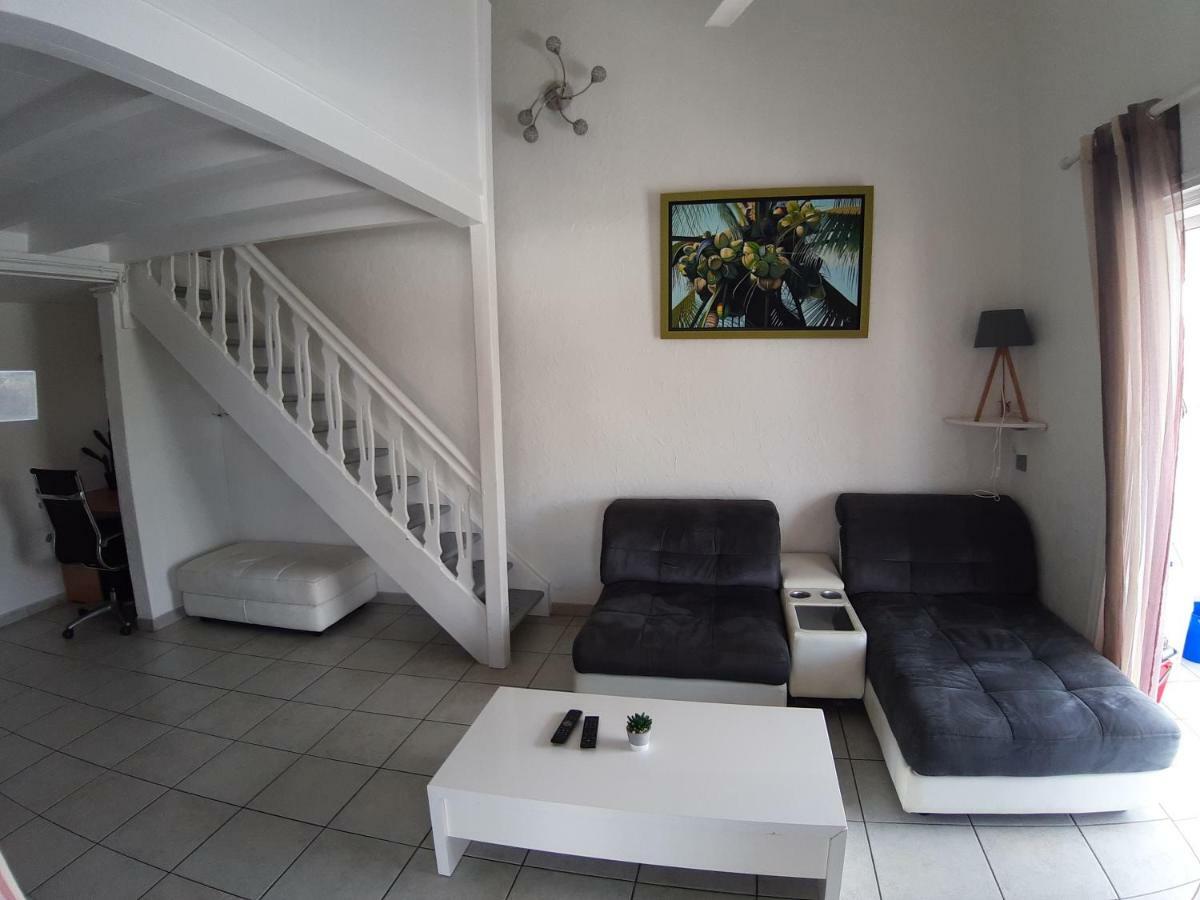 Appartement cosy avec jacuzzi à la marina Le Gosier  Extérieur photo