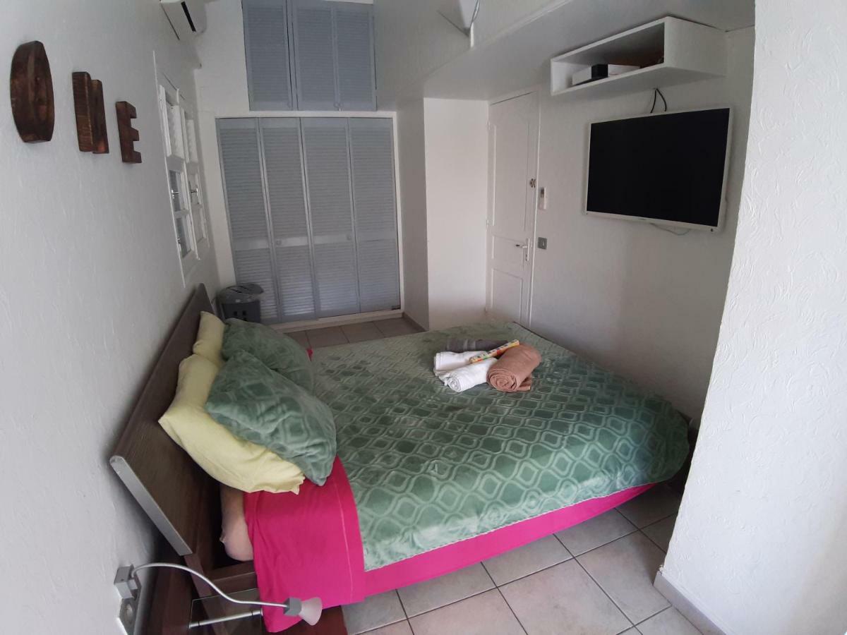 Appartement cosy avec jacuzzi à la marina Le Gosier  Extérieur photo
