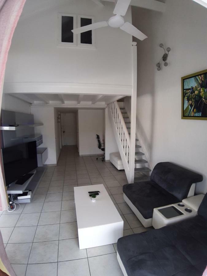 Appartement cosy avec jacuzzi à la marina Le Gosier  Extérieur photo