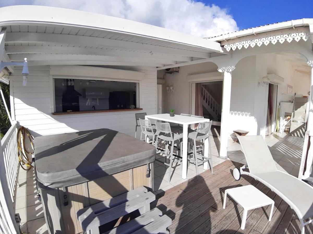 Appartement cosy avec jacuzzi à la marina Le Gosier  Extérieur photo